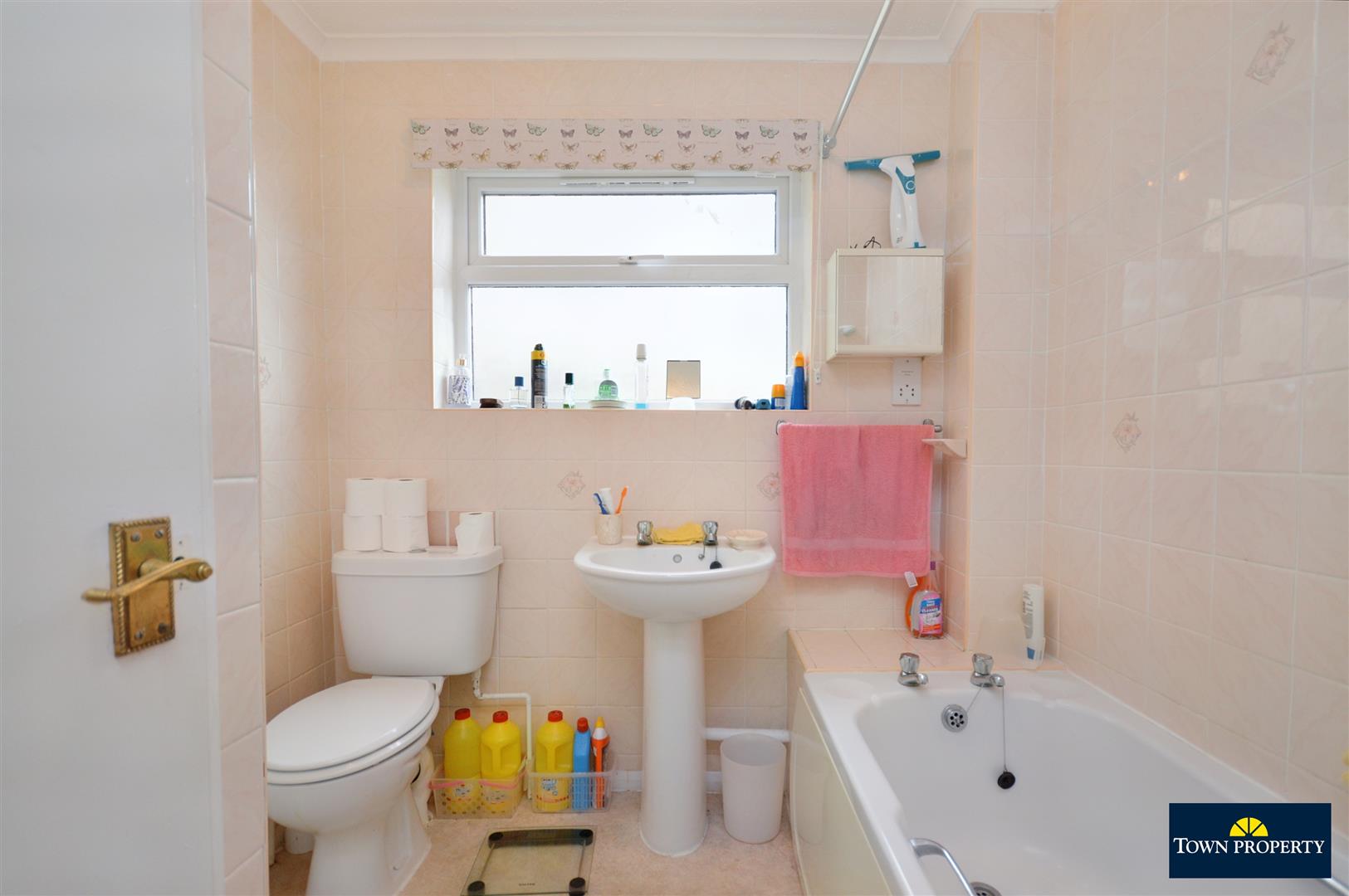 Property Details for Wade Close Eastbourne East Sussex BN23 6AW Town